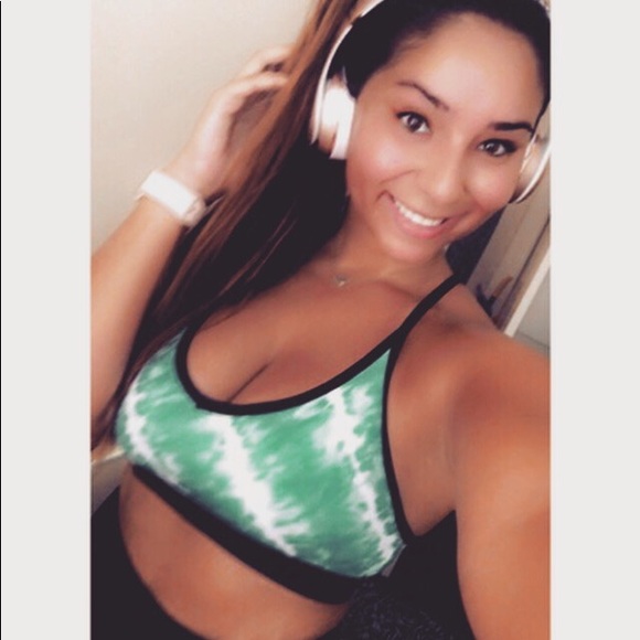 Meet your Posher, Andrea - Picture 3 of 4